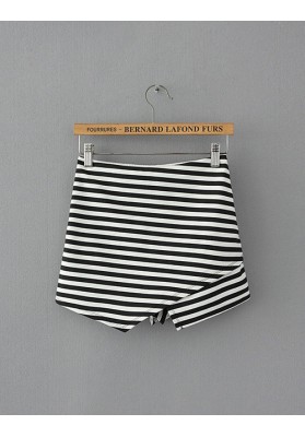 Black+white Stripe Pattern Decorated Skirt