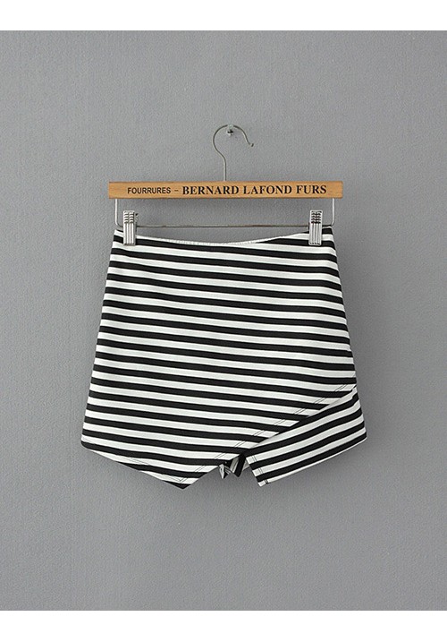 Black+white Stripe Pattern Decorated Skirt Black+white Stripe Pattern Decorated Skirt